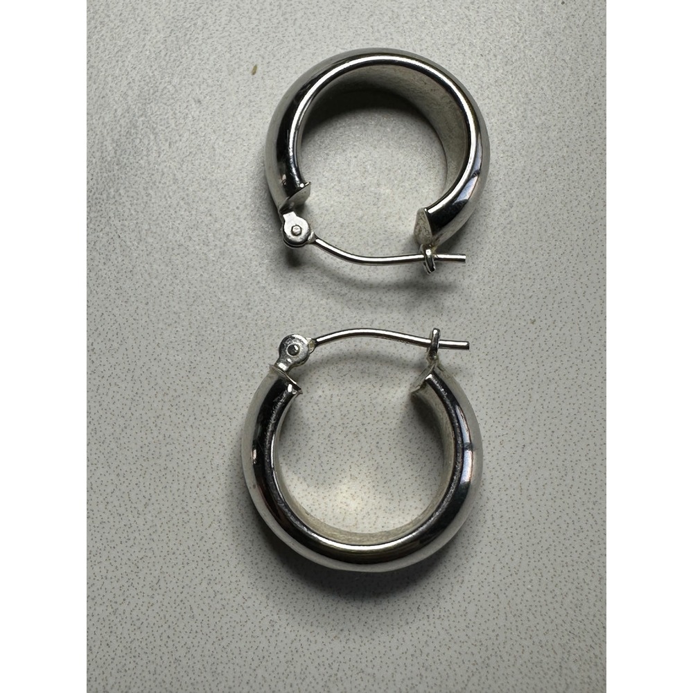 14k White Gold Small Chunky Hoop Earrings Polished Round Latch Back 1.00g